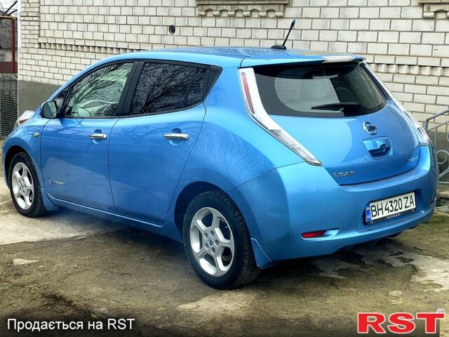 Синий Ниссан Лиф, объемом двигателя 80 л и пробегом 1180 тыс. км за 8500 $, фото 1 на Automoto.ua