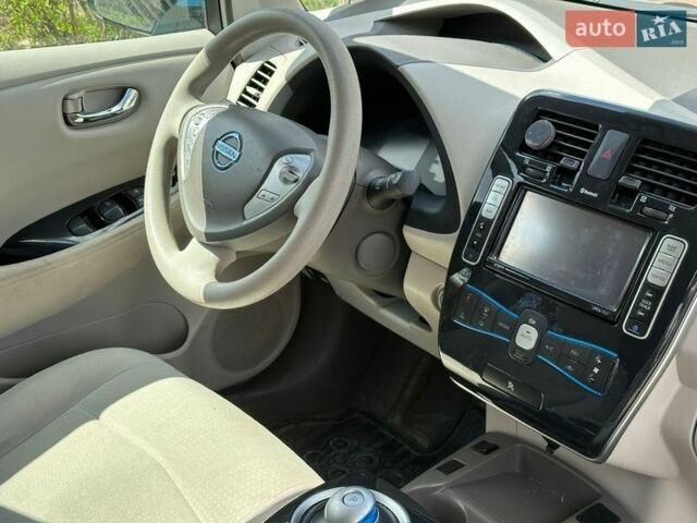 Синий Ниссан Лиф, объемом двигателя 0 л и пробегом 163 тыс. км за 4500 $, фото 1 на Automoto.ua
