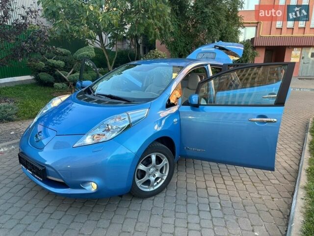 Синий Ниссан Лиф, объемом двигателя 0 л и пробегом 76 тыс. км за 5600 $, фото 1 на Automoto.ua