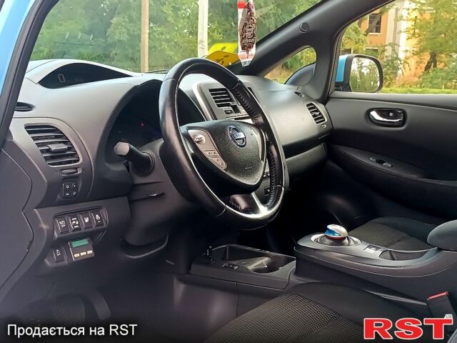 Синий Ниссан Лиф, объемом двигателя 70 л и пробегом 175 тыс. км за 5200 $, фото 1 на Automoto.ua