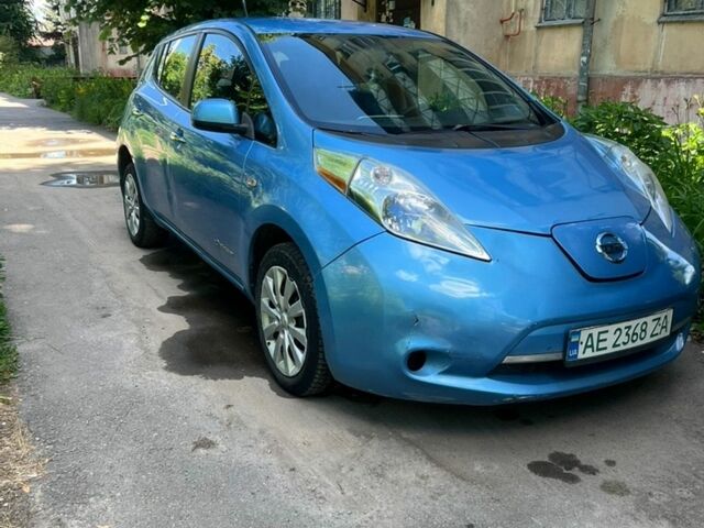 Синий Ниссан Лиф, объемом двигателя 0 л и пробегом 302 тыс. км за 4000 $, фото 1 на Automoto.ua