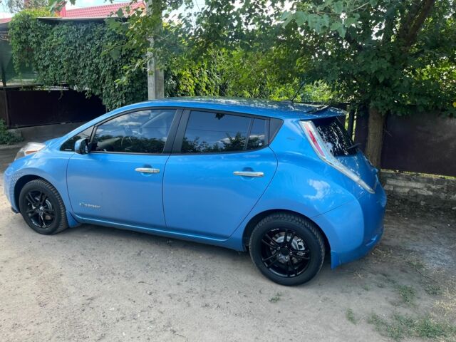 Синий Ниссан Лиф, объемом двигателя 0 л и пробегом 96 тыс. км за 6700 $, фото 1 на Automoto.ua