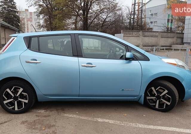 Синий Ниссан Лиф, объемом двигателя 0 л и пробегом 153 тыс. км за 7000 $, фото 1 на Automoto.ua