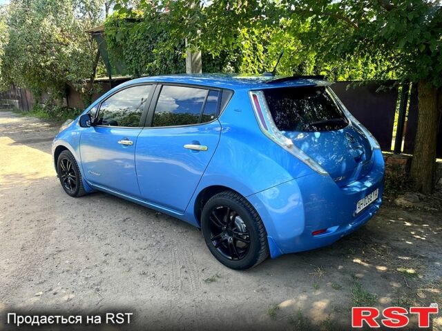 Синий Ниссан Лиф, объемом двигателя 0 л и пробегом 97 тыс. км за 5200 $, фото 1 на Automoto.ua