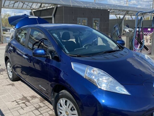 Синий Ниссан Лиф, объемом двигателя 0 л и пробегом 110 тыс. км за 6450 $, фото 1 на Automoto.ua