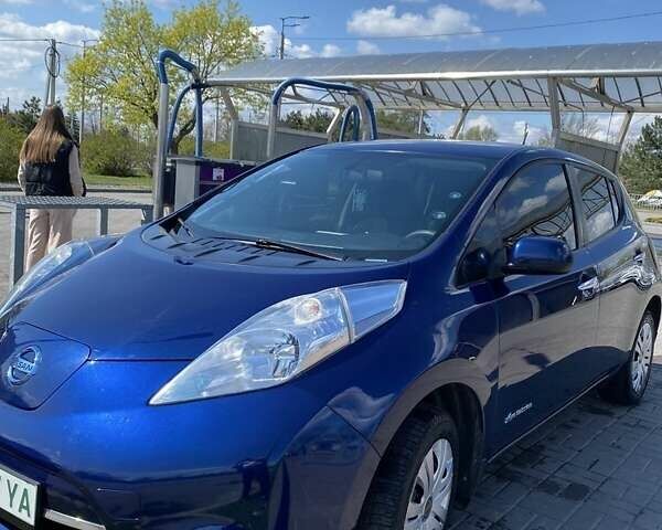 Синий Ниссан Лиф, объемом двигателя 0 л и пробегом 110 тыс. км за 6300 $, фото 1 на Automoto.ua
