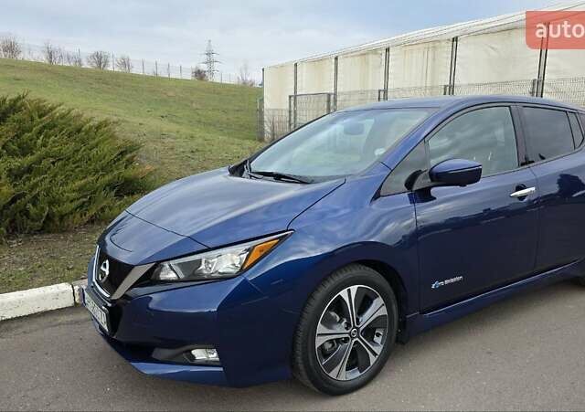 Синий Ниссан Лиф, объемом двигателя 0 л и пробегом 75 тыс. км за 15000 $, фото 1 на Automoto.ua