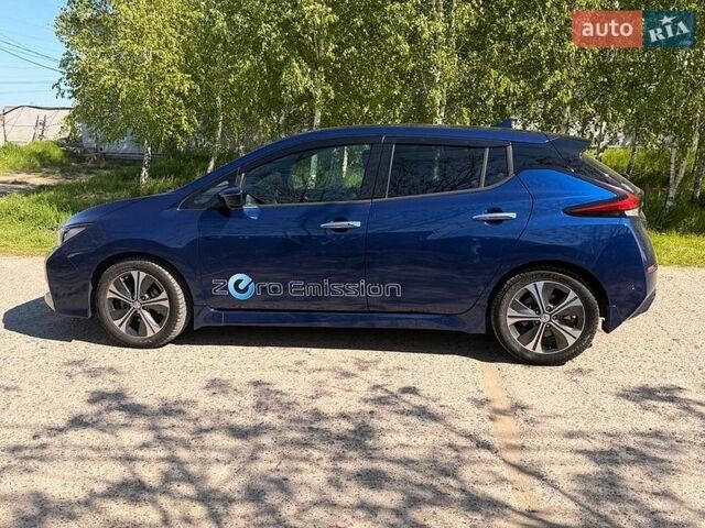 Синий Ниссан Лиф, объемом двигателя 0 л и пробегом 73 тыс. км за 12500 $, фото 1 на Automoto.ua