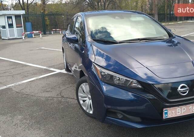 Синий Ниссан Лиф, объемом двигателя 0 л и пробегом 27 тыс. км за 16800 $, фото 1 на Automoto.ua