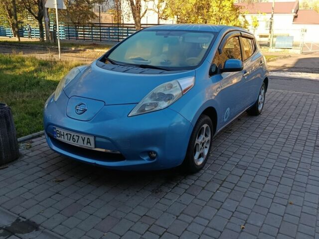 Синий Ниссан Лиф, объемом двигателя 0 л и пробегом 165 тыс. км за 4800 $, фото 1 на Automoto.ua
