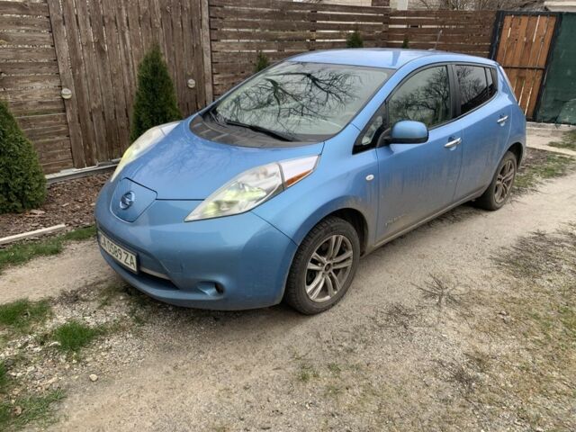 Синий Ниссан Лиф, объемом двигателя 0 л и пробегом 132 тыс. км за 3500 $, фото 1 на Automoto.ua