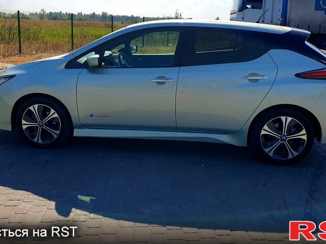 Зеленый Ниссан Лиф, объемом двигателя 0 л и пробегом 200 тыс. км за 12000 $, фото 1 на Automoto.ua