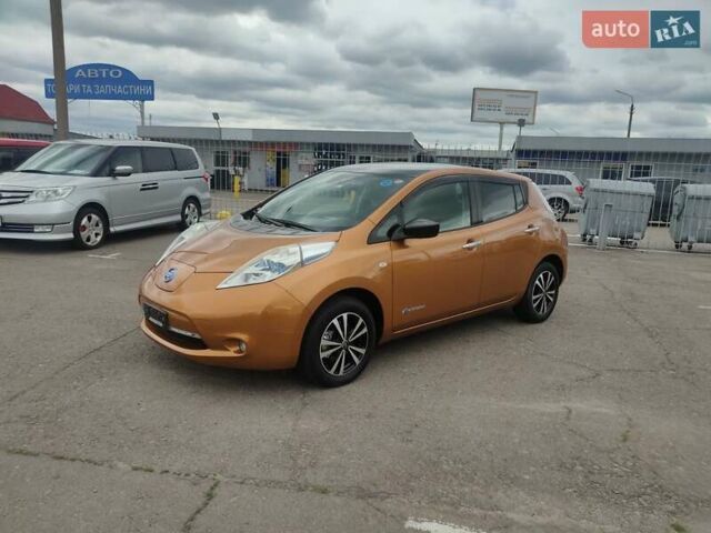 Оранжевый Ниссан Лиф, объемом двигателя 0 л и пробегом 127 тыс. км за 7900 $, фото 1 на Automoto.ua