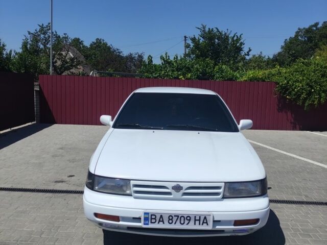 Белый Ниссан Максима, объемом двигателя 3 л и пробегом 350 тыс. км за 1650 $, фото 1 на Automoto.ua