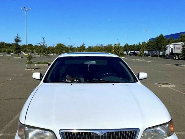 Белый Ниссан Максима, объемом двигателя 3 л и пробегом 400 тыс. км за 2600 $, фото 1 на Automoto.ua