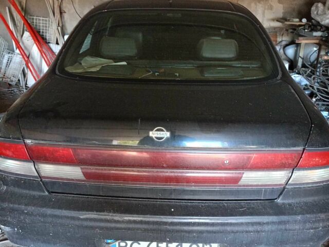 Черный Ниссан Максима, объемом двигателя 3 л и пробегом 100 тыс. км за 1422 $, фото 1 на Automoto.ua