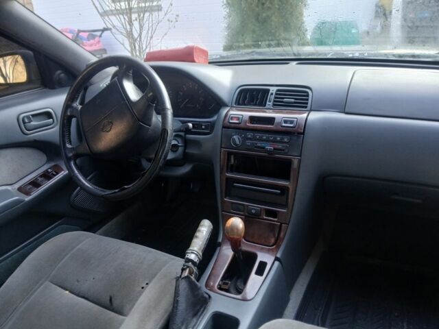 Красный Ниссан Максима, объемом двигателя 2 л и пробегом 360 тыс. км за 450 $, фото 1 на Automoto.ua