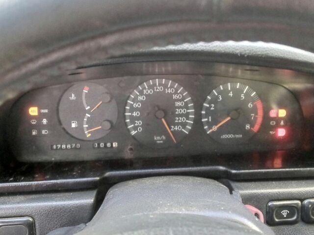 Красный Ниссан Максима, объемом двигателя 3 л и пробегом 480 тыс. км за 650 $, фото 1 на Automoto.ua