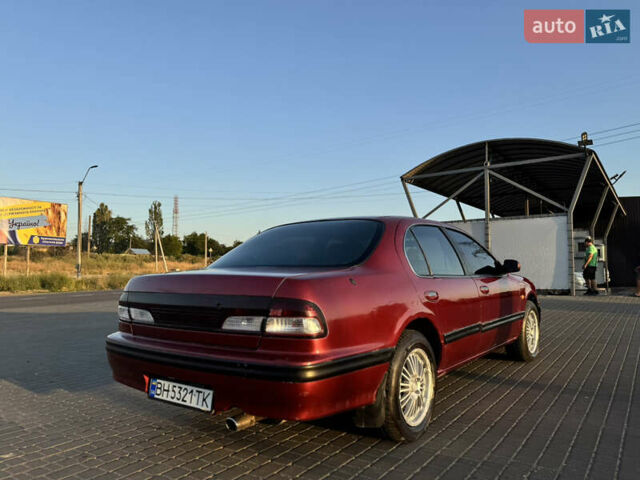 Красный Ниссан Максима, объемом двигателя 2 л и пробегом 317 тыс. км за 1900 $, фото 1 на Automoto.ua