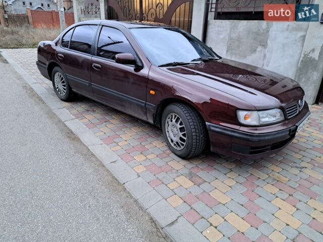Красный Ниссан Максима, объемом двигателя 2 л и пробегом 296 тыс. км за 3700 $, фото 1 на Automoto.ua