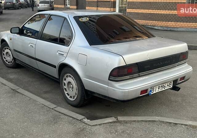 Серый Ниссан Максима, объемом двигателя 2.96 л и пробегом 380 тыс. км за 1850 $, фото 1 на Automoto.ua