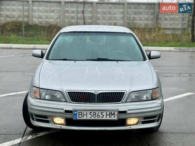 Серый Ниссан Максима, объемом двигателя 2 л и пробегом 300 тыс. км за 2500 $, фото 1 на Automoto.ua