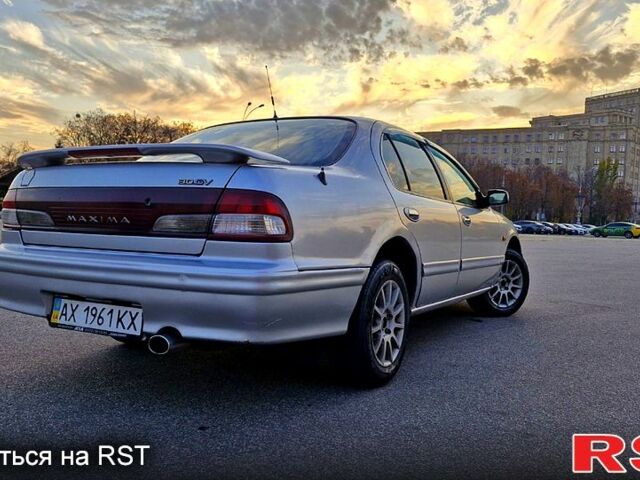 Серый Ниссан Максима, объемом двигателя 3 л и пробегом 360 тыс. км за 2800 $, фото 1 на Automoto.ua