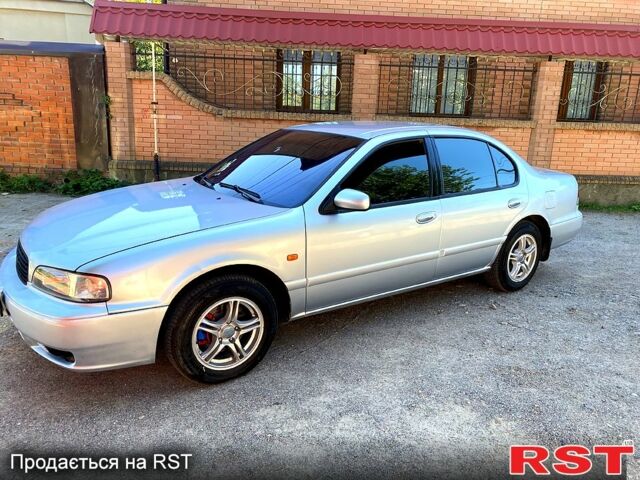 Серый Ниссан Максима, объемом двигателя 1.8 л и пробегом 200 тыс. км за 2650 $, фото 1 на Automoto.ua