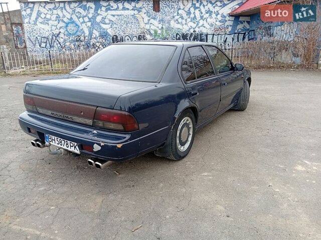 Синий Ниссан Максима, объемом двигателя 2.96 л и пробегом 269 тыс. км за 1700 $, фото 1 на Automoto.ua