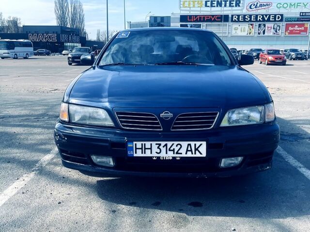 Синий Ниссан Максима, объемом двигателя 3 л и пробегом 360 тыс. км за 2300 $, фото 1 на Automoto.ua
