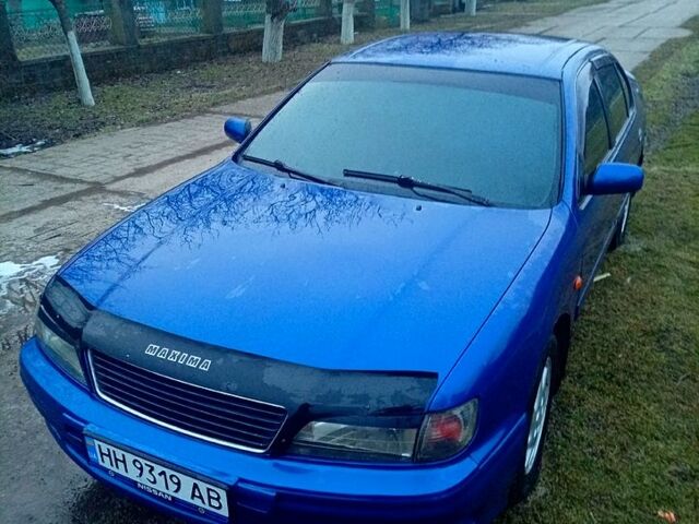 Синий Ниссан Максима, объемом двигателя 2 л и пробегом 370 тыс. км за 2200 $, фото 1 на Automoto.ua