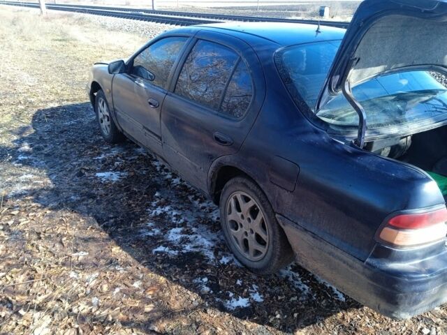 Синий Ниссан Максима, объемом двигателя 2 л и пробегом 306 тыс. км за 2000 $, фото 1 на Automoto.ua