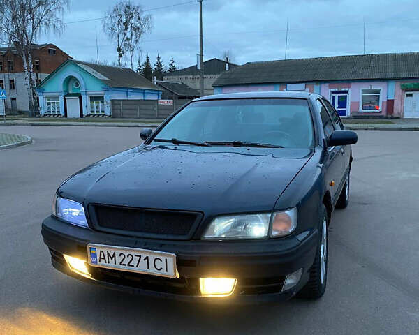 Синий Ниссан Максима, объемом двигателя 2.99 л и пробегом 300 тыс. км за 2400 $, фото 1 на Automoto.ua