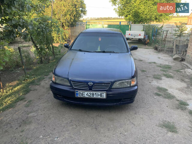 Синий Ниссан Максима, объемом двигателя 2 л и пробегом 302 тыс. км за 2300 $, фото 1 на Automoto.ua