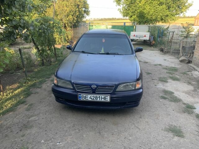Синий Ниссан Максима, объемом двигателя 2 л и пробегом 302 тыс. км за 2000 $, фото 1 на Automoto.ua