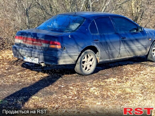 Синий Ниссан Максима, объемом двигателя 2 л и пробегом 306 тыс. км за 2000 $, фото 1 на Automoto.ua