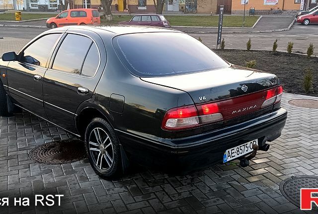 Зеленый Ниссан Максима, объемом двигателя 3 л и пробегом 250 тыс. км за 3700 $, фото 1 на Automoto.ua
