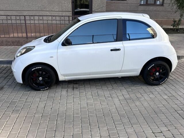 Білий Ніссан Мікра, об'ємом двигуна 1.2 л та пробігом 200 тис. км за 3950 $, фото 1 на Automoto.ua