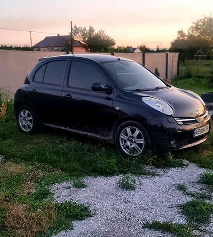 Черный Ниссан Микра, объемом двигателя 1.4 л и пробегом 200 тыс. км за 5500 $, фото 1 на Automoto.ua