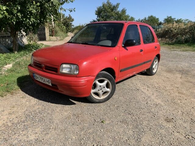Красный Ниссан Микра, объемом двигателя 1 л и пробегом 300 тыс. км за 1697 $, фото 1 на Automoto.ua