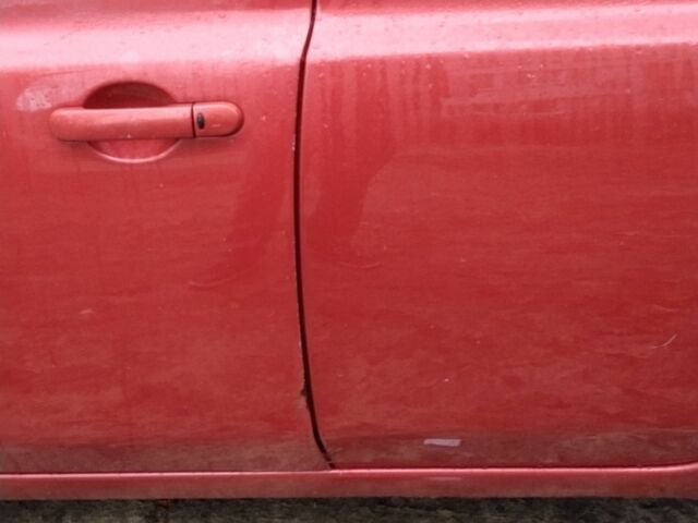 Красный Ниссан Микра, объемом двигателя 1.2 л и пробегом 235 тыс. км за 3000 $, фото 1 на Automoto.ua