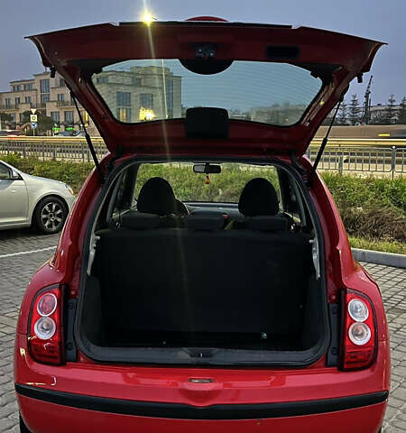 Красный Ниссан Микра, объемом двигателя 1.24 л и пробегом 270 тыс. км за 3200 $, фото 1 на Automoto.ua