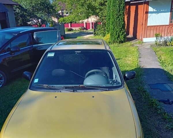 Желтый Ниссан Микра, объемом двигателя 1 л и пробегом 372 тыс. км за 1500 $, фото 1 на Automoto.ua