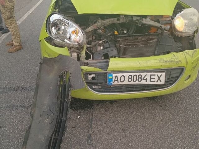 Зеленый Ниссан Микра, объемом двигателя 1.2 л и пробегом 180 тыс. км за 2700 $, фото 1 на Automoto.ua