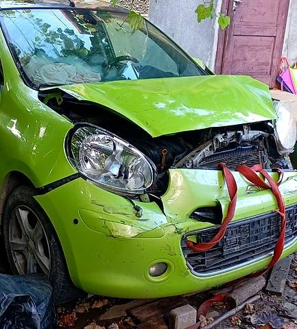 Зеленый Ниссан Микра, объемом двигателя 1.2 л и пробегом 180 тыс. км за 2500 $, фото 1 на Automoto.ua