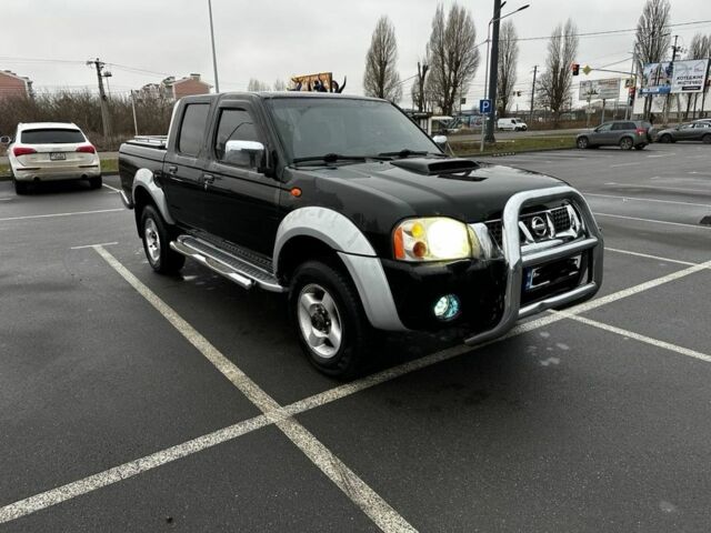 Чорний Ніссан НП, об'ємом двигуна 2.4 л та пробігом 330 тис. км за 12500 $, фото 1 на Automoto.ua