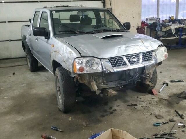 Серый Ниссан НП, объемом двигателя 2.5 л и пробегом 207 тыс. км за 3700 $, фото 1 на Automoto.ua