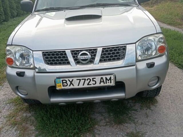 Серый Ниссан НП, объемом двигателя 2.5 л и пробегом 121 тыс. км за 11200 $, фото 1 на Automoto.ua