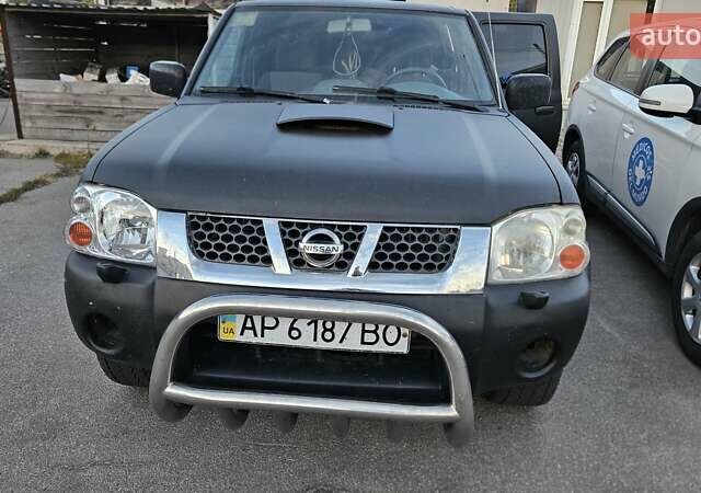 Черный Ниссан НП300, объемом двигателя 2.49 л и пробегом 153 тыс. км за 10900 $, фото 1 на Automoto.ua