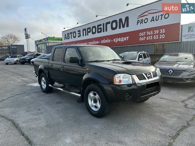 Черный Ниссан НП300, объемом двигателя 2.49 л и пробегом 299 тыс. км за 8750 $, фото 1 на Automoto.ua